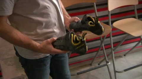 Putting on shoes Stock Footage 19760939