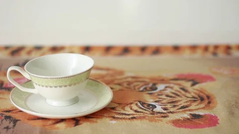 Putting two coffee cups Vídeo Stock 76999681