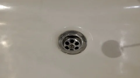 Putting the Water Plug in the Bathtub. Video stock 111311698