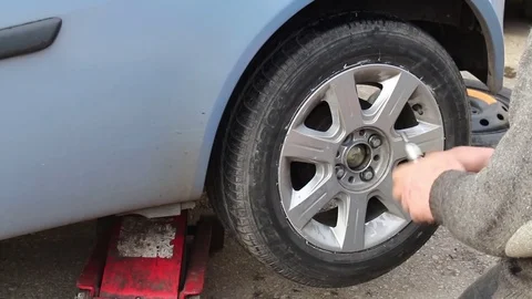 Putting a wheel on a car 스톡 동영상 82433719