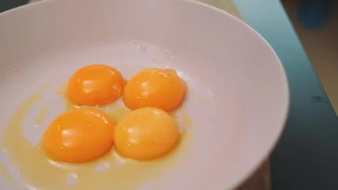 Putting the yolk on a plate Stock-Footage 249078919