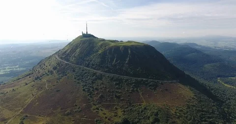 Puy de Dome, Clermont-Ferrand, Vulcanic Mountain Stockbeeldmateriaal 111128972