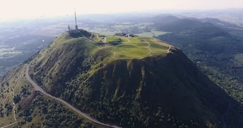 Puy de Dome, Clermont-Ferrand, Vulcanic Mountain Stockbeeldmateriaal 111130857