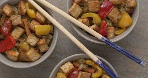 Puy lentils with tofu and vegetables. Video stock 278238853