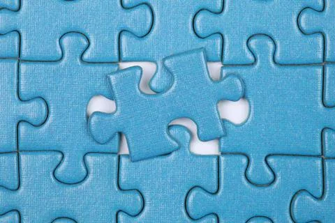 Puzzle Ein Puzzlestück wird in eine Lücke gelegt Copyright: xZoonar.com/Ma. Stock Photos