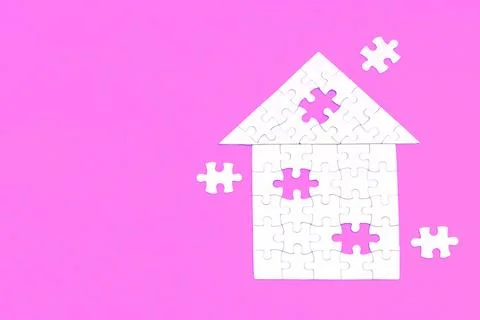 Puzzle House Seeks Completion Stockfoto's