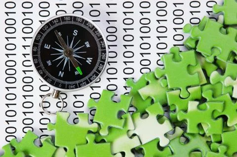 Puzzles and compass on a binary code Stockfoto's