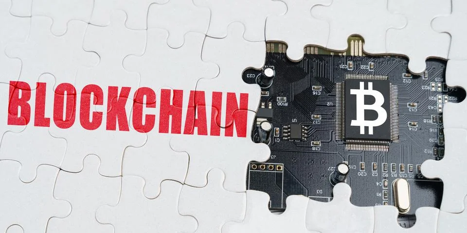 On the puzzles there is a processor with a bitcoin symbol and it says - Block Stock-Fotos