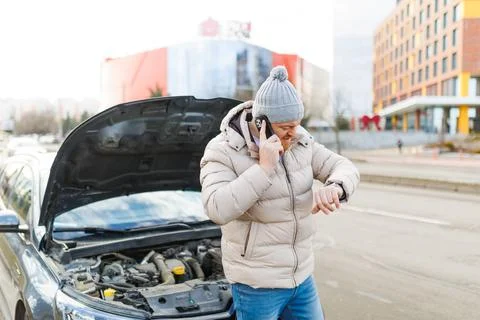 A Puzzling Breakdown A Driver's Emergency Call for Illustrazione stock