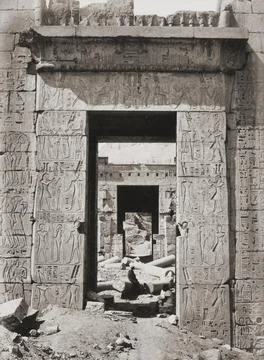Pylon, or monumental gate, at the Medinet Habu archeological complex near Luxor, Stock Illustration