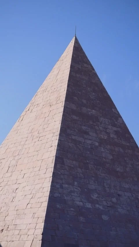 Pyramid of Cestius in the Ostiense district of Rome. Italy 스톡 동영상 314502336