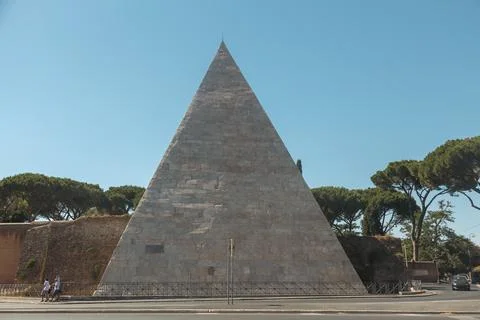 The pyramid of Cestius is a Roman Era pyramid in Rome, Italy Stock Photos
