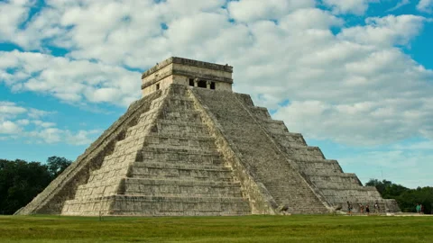 Pyramid in Chichen Itza, Temple of Kukulkan. Yucatan, Mexico Stock Footage 143632654
