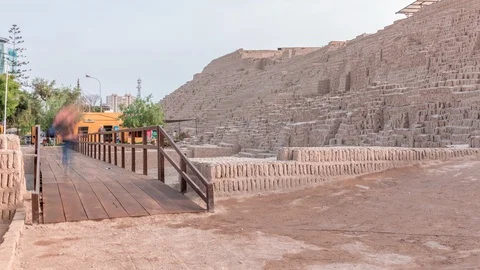 Pyramid of Huaca Pucllana timelapse, pre Inca culture ceremonial building ruins Vídeos de archivo 128697449