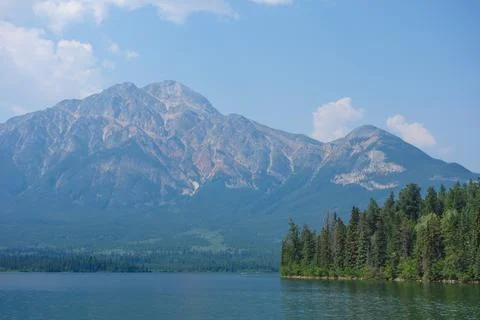 Pyramid Lake in Alberta Foto stock