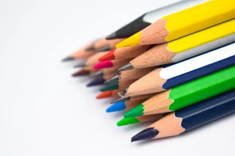 Pyramid shape made with some different colored wood pencil crayons on white b Foto stock