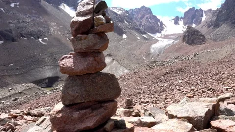A pyramid of stones as a pointer in the mountains Video stock 159478340