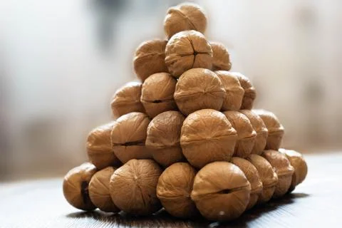 Pyramid of walnuts. Closeup view from side. Macrophotography. Foto stock