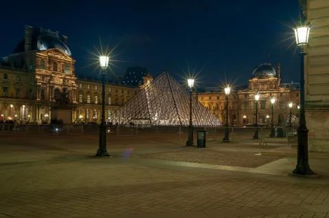 Pyramide du Louvre Stock Photos