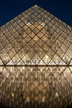 Pyramide du Louvre Stock Photos