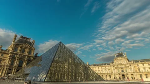 Pyramide du Louvre time lapse. Stock Footage 61720661