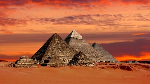 Pyramids in egypt, desert, sand - time lapse clouds at sunrise 스톡 동영상 147451560
