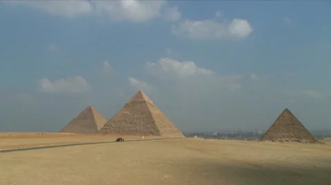 Pyramids with lone car passing in front Vidéo 12047564