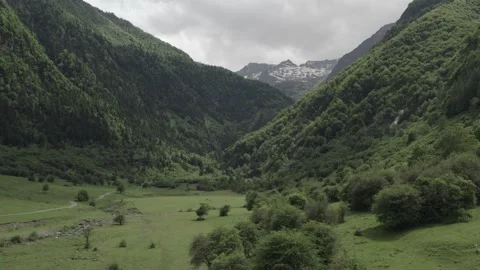 Pyrénées Lac d'Oo Stock Footage 305152760