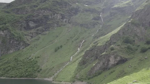 Pyrénées Lac d'Oo Stock Footage 305152811