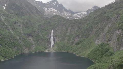 Pyrénées Lac d'Oo Stock Footage 305152978