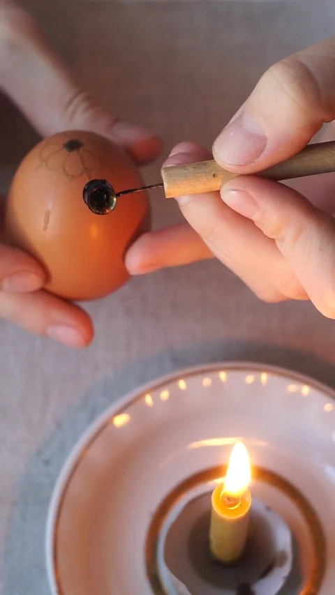 Pysanka painting process 스톡 동영상 125625376