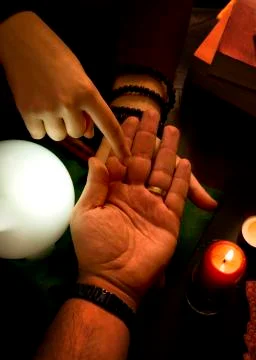 Pythoness reading the future in the hand of a man. 스톡 사진