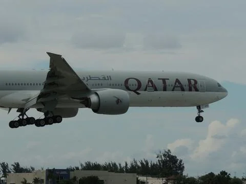 Qatar Airlines Boeing 777-300 LR Stock Photos