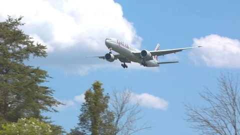 Qatar Boeing 777 Final Approach into Washington DC Dulles Airport Stock Footage