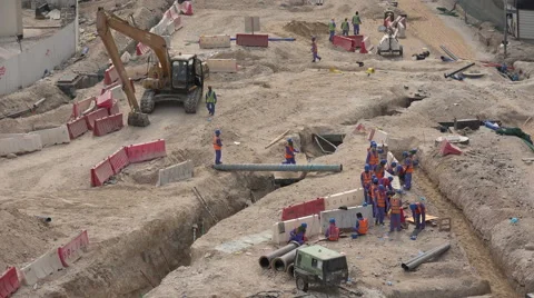 Qatar, Doha, migrant workers take a break at lunch time 動画素材 49012047
