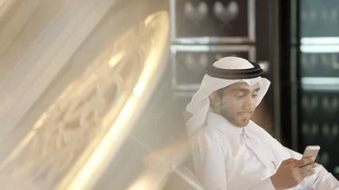 Qatari man messaging on mobile. Stock Footage 119389144
