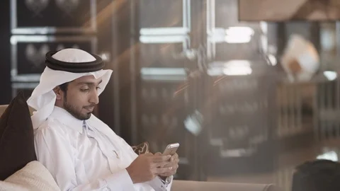 Qatari man messaging on mobile. Stock Footage 119508337