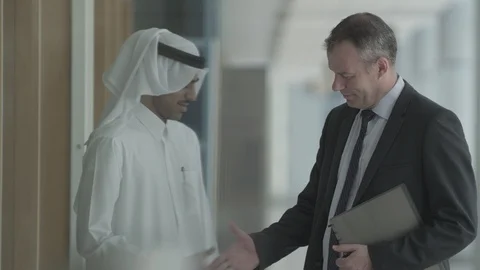 Qatari man shaking hands with other man. Stock Footage 90801693