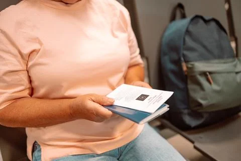 Qr code, check in and man with a phone for a ticket, airplane booking and Foto stock