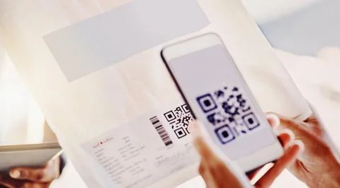 QR code, customer delivery and phone for digital logistics, paperless Stock-Fotos