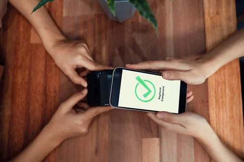 QR code is displayed on screen for cashless payment scanning. Enthusiastic Foto stock