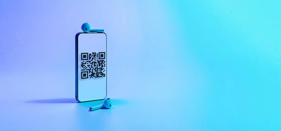 Qr code payment. Digital mobile smart phone with qr code scanner on smartphon Stock-Fotos