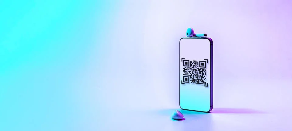 Qr code payment. Digital mobile smart phone with qr code scanner on smartphon Stock-Fotos