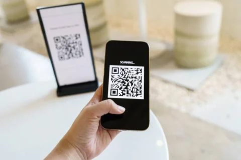 Qr code payment. E wallet. Man scanning tag accepted generate digital pay ... 스톡 사진