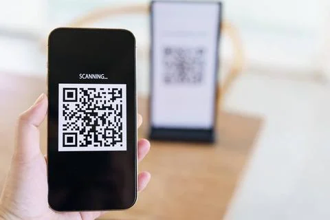 Qr code payment. E wallet. Man scanning tag accepted generate digital pay ... 스톡 사진