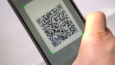 QR Code Scanning and reader app with smartphone 스톡 동영상 129902284