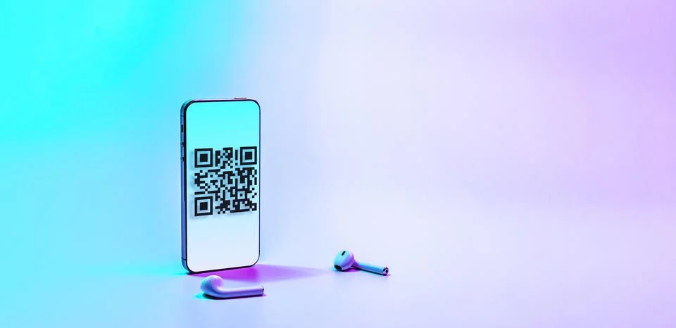 Qr code scanning. Mobile smartphone screen for payment, online pay, scan barc Foto stock