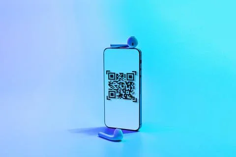 Qr code technology. Mobile smartphone screen for payment, online pay, scan ba 스톡 사진