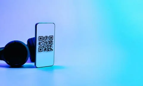 Qr code technology. Mobile smartphone screen for payment, online pay, scan ba Stock-Fotos