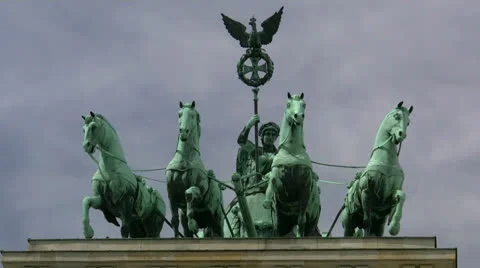 Quadriga on Brandenburg Gate - Berlin, Germany Видео 25852417
